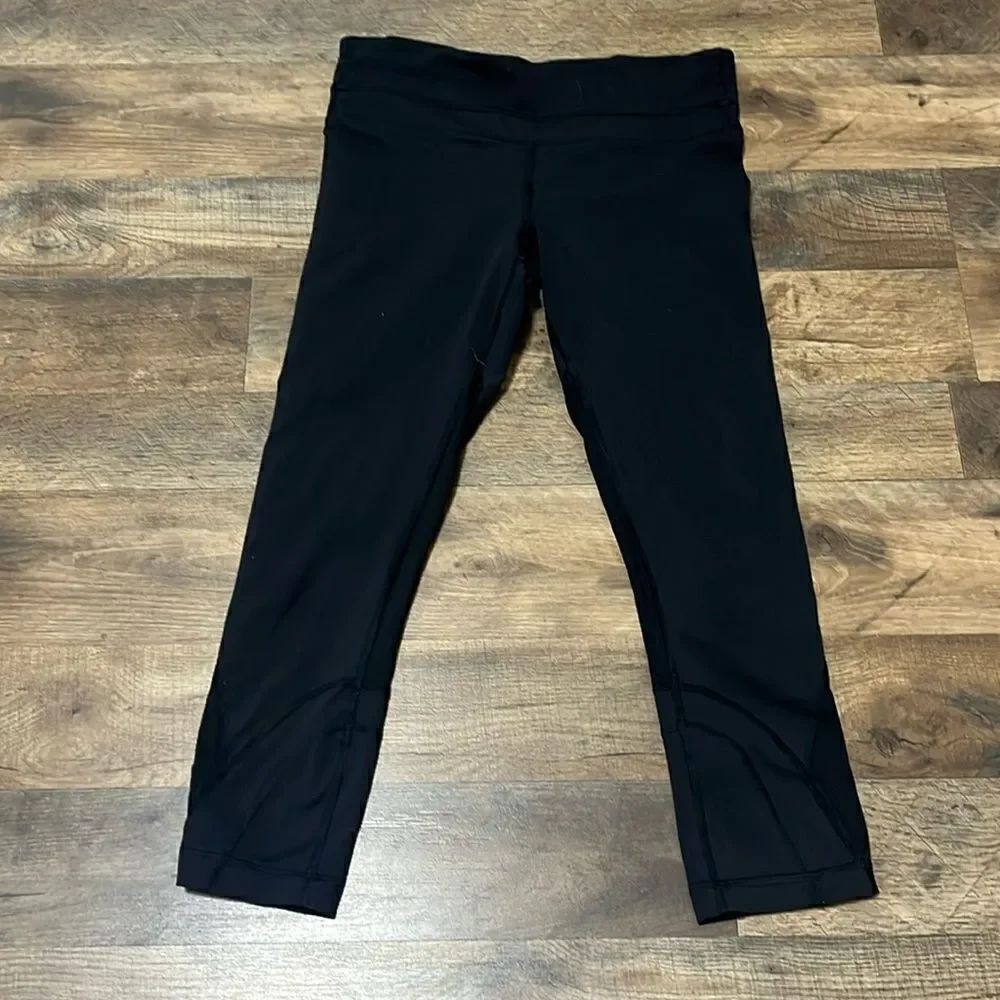 Lululemon cropped black leggings size 6